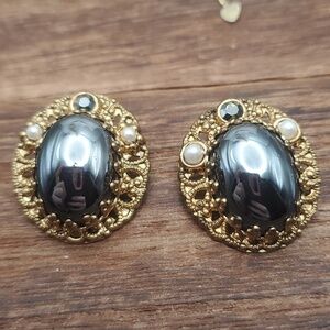 West Germany  black lustrous pearl estate earrings clip on‎ E757